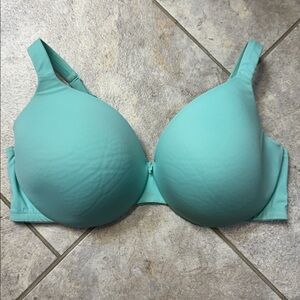 Cacique Full Coverage lightly lined 42DDD bra in the color aqua